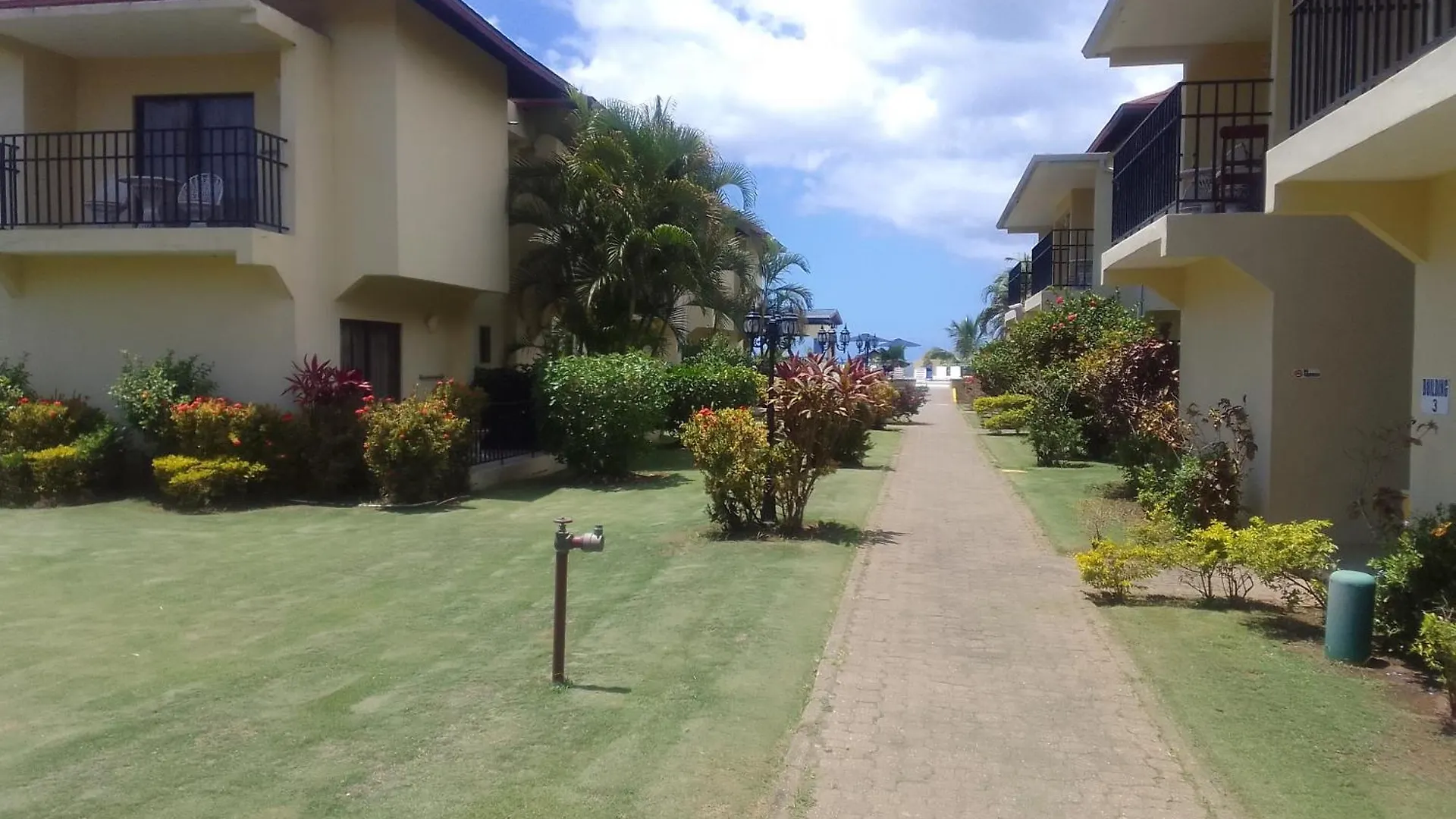 Отель Rooms On The Beach Негрил